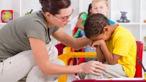 niño con rechazo escolar